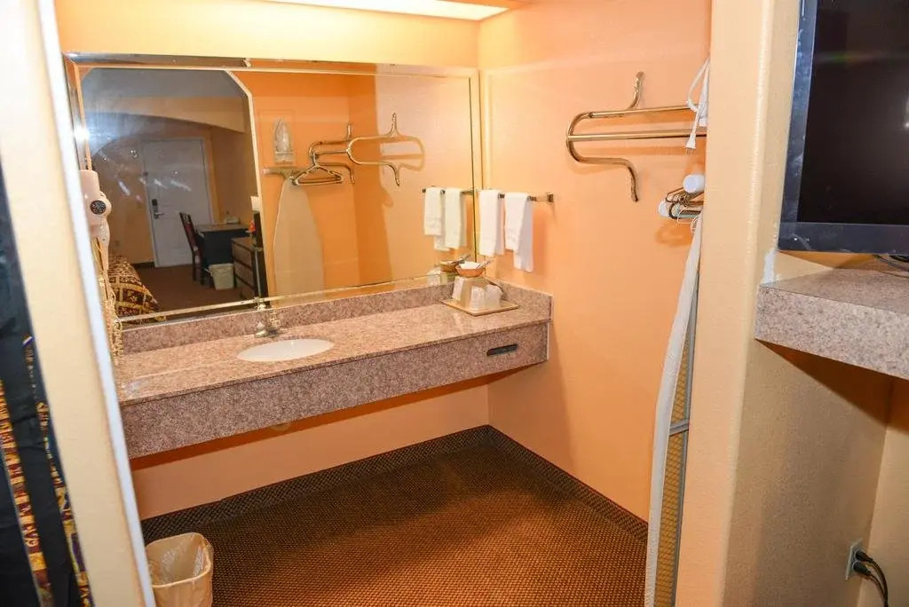 Scottish Inns  Suites IAH Airport South