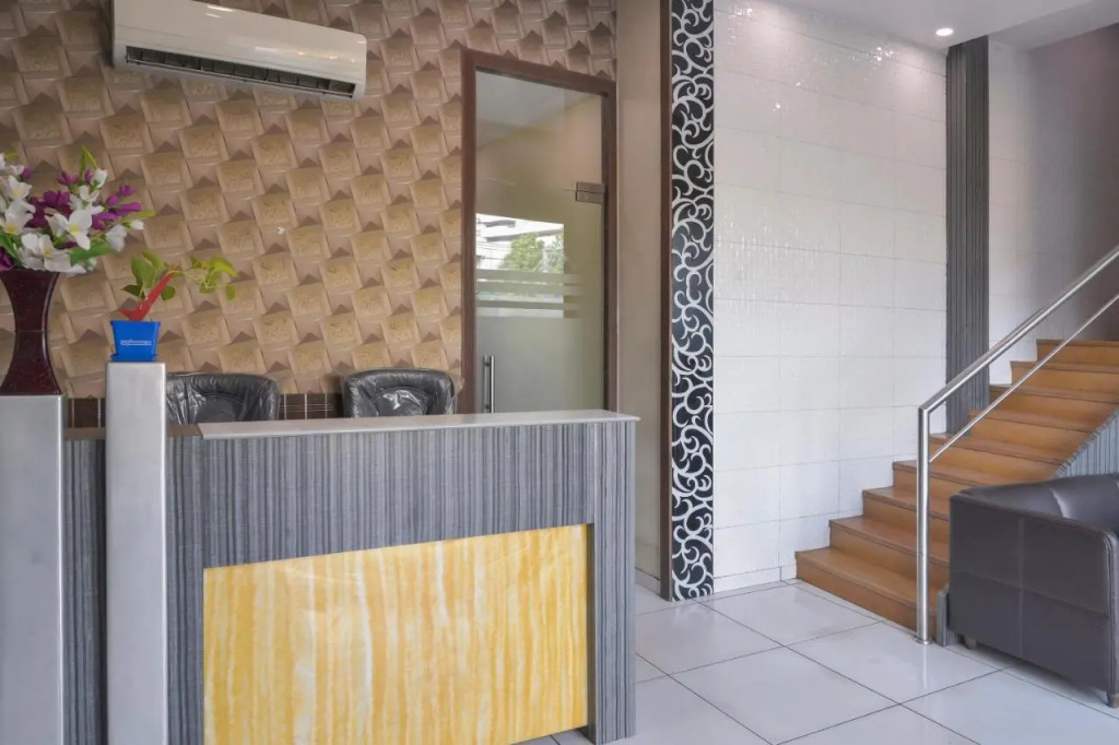 Hotel Palace Residency near Lokmanya Tilak Terminus