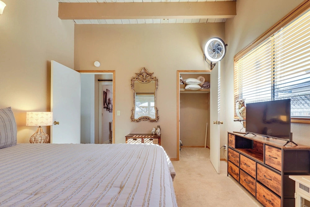 Clear Lake Gem on Canal w/ Dock: Dogs Welcome