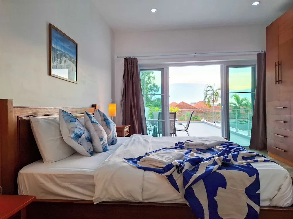 Private pool 3BDR villa beach at 200m