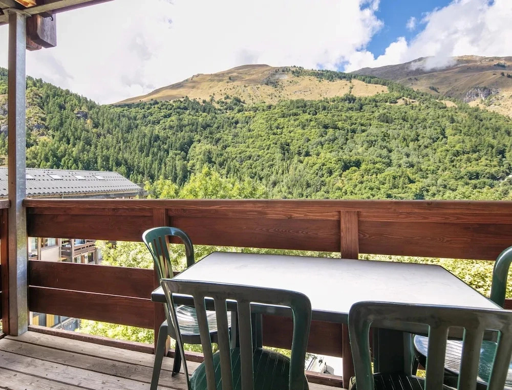 Mountain Flat With Sauna Access