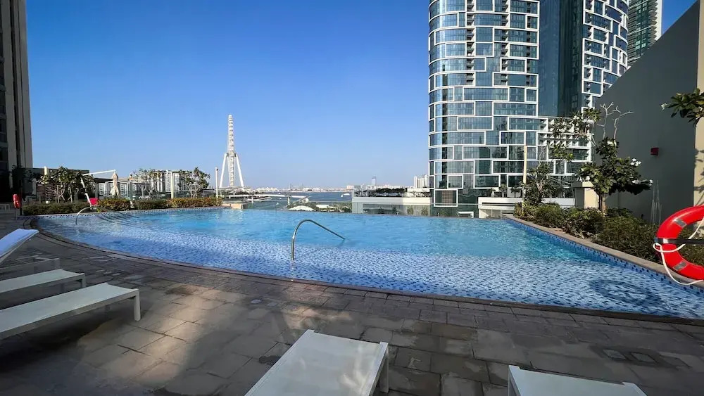 Waves - High-Rise Elegance: 2BR Apt with Marina Views