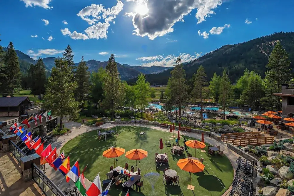 Sweeping Views & Access to Slopes: Everline Condo