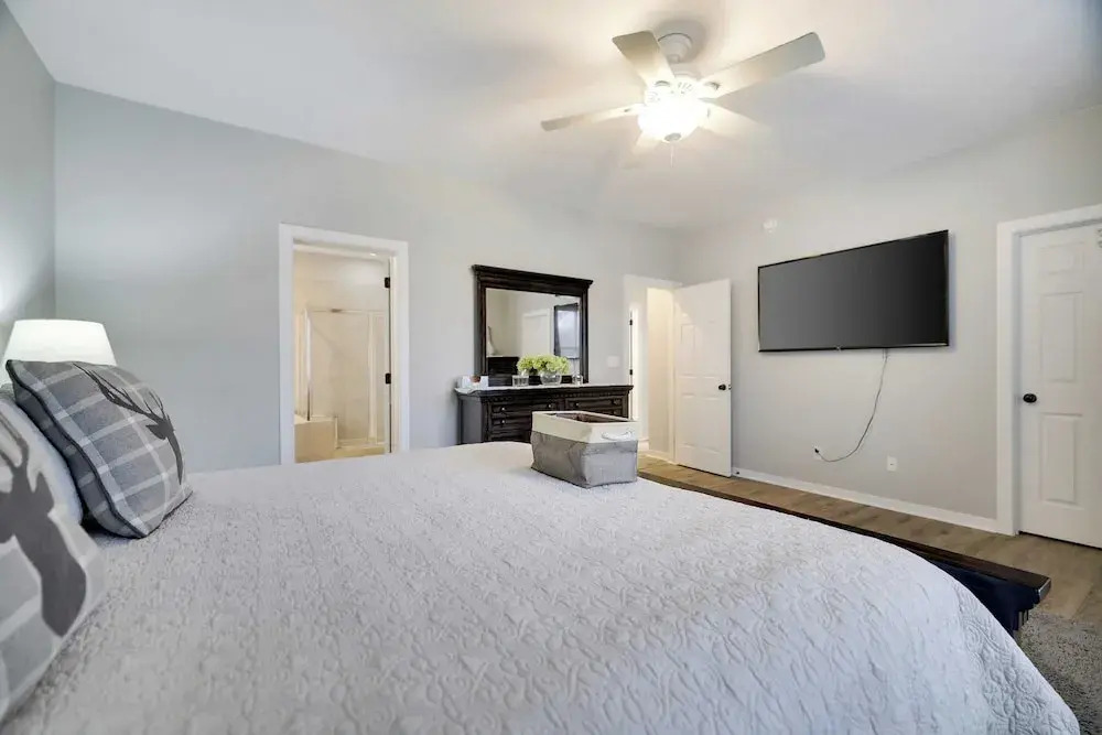 The Nest at Pinecrest by Avantstay Spacious Deck, Game Room, Fire Pit