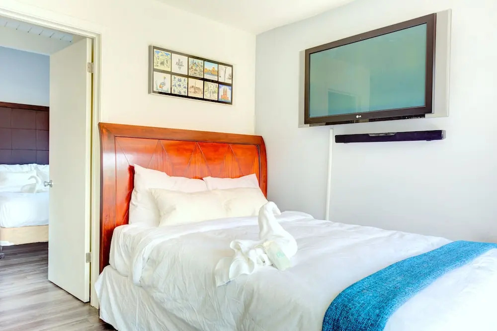 1 Bedroom near Hollywood Sights