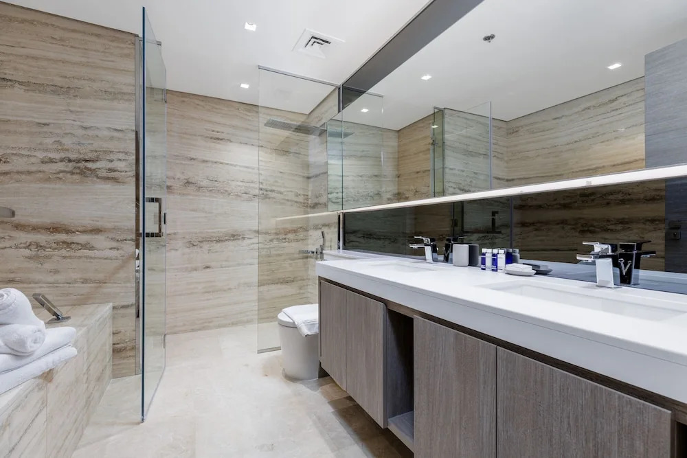 Maison Privee - Classy Urban Retreat w/ Amazing Dubai Canal Views