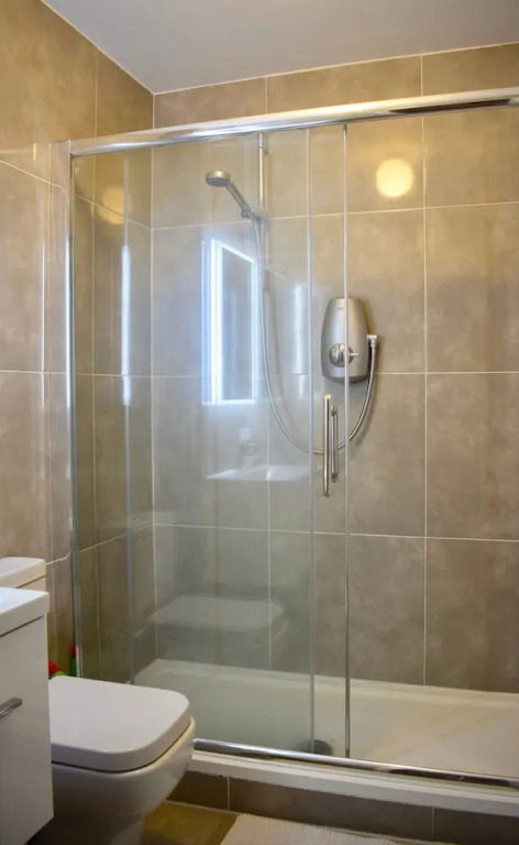 2 Bedroom Apartment Near City Centre