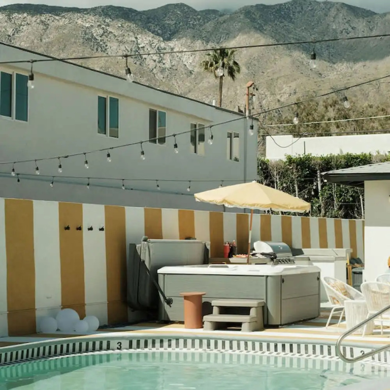 Mod Maya Hotel in Palm Springs