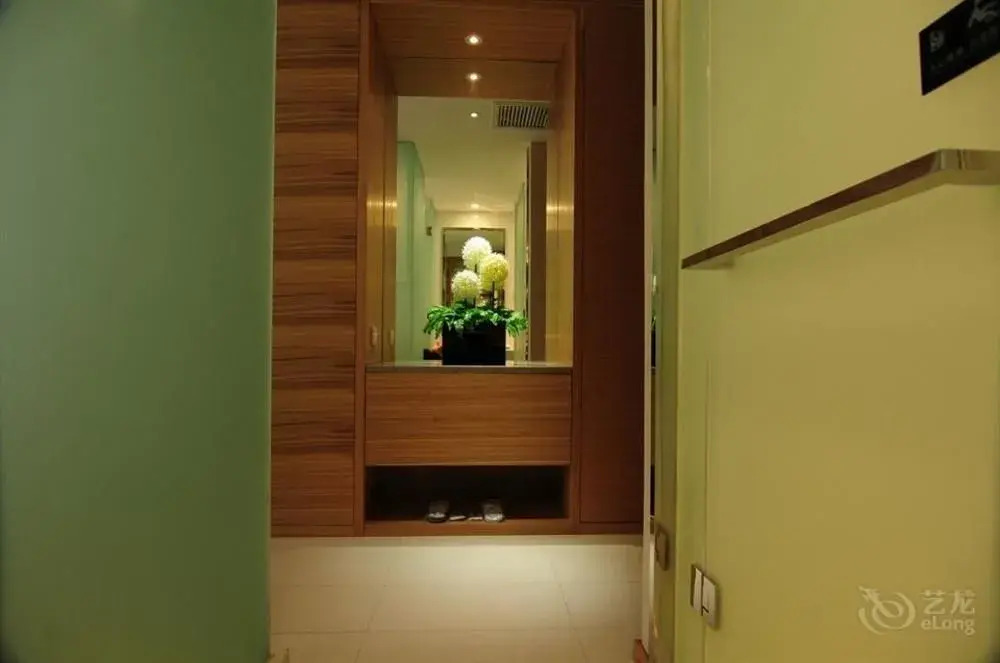 Wuhan Yuntai 6 Plus 1 Hotel