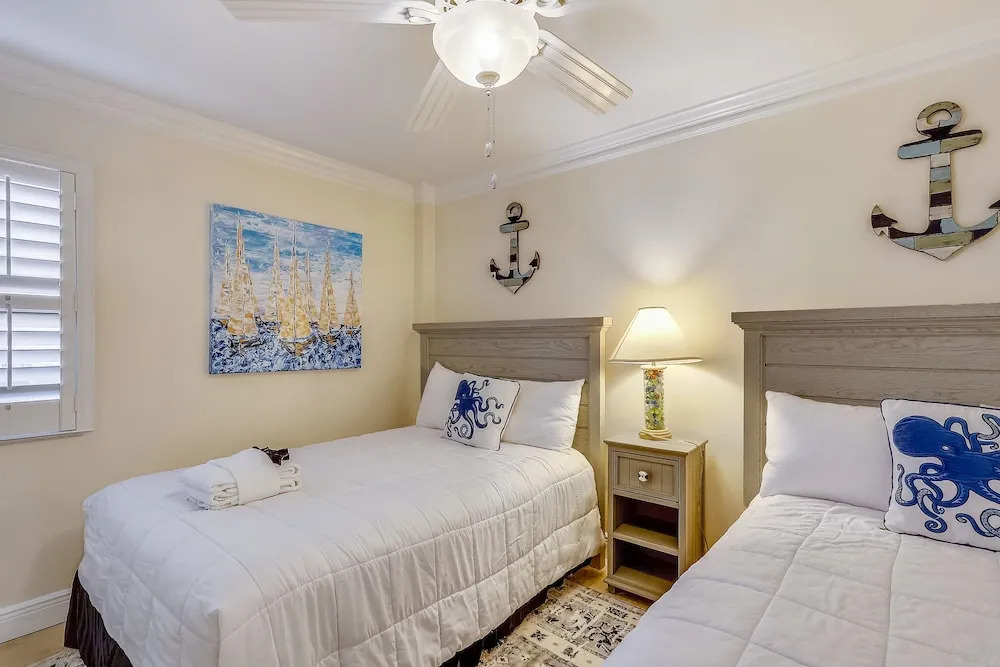 Inlet Reef 411 2 Bedroom Condo by RedAwning