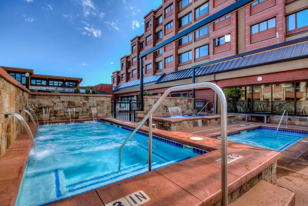 2br  Sleeps 5 - Perfect For Families, At Base Of Peak 5 2 Bedroom Condo by RedAwning