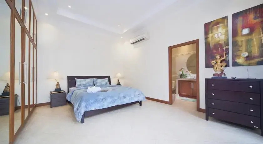 Pratumnak Pool Villa 1C
