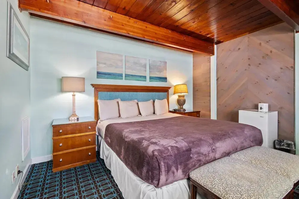 Oceanfront Inn Room #9 - Inlet View - King Bed