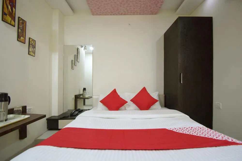 OYO Flagship 80565 Hotel Royal Inn