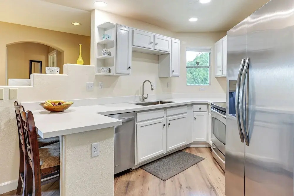 14 Mi to Dtwn: Phoenix Condo w/ Balcony & Spa!