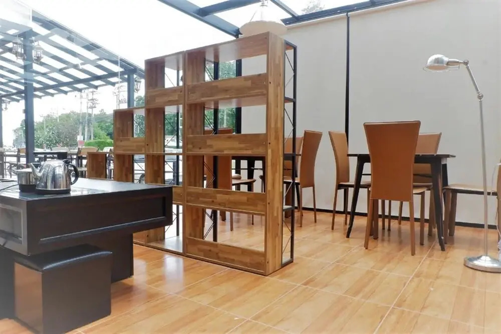 M.J. Gallery Poshtel