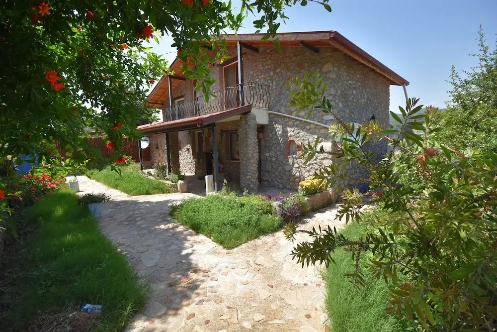 Villa Teo 1 by Helaltatilvillari