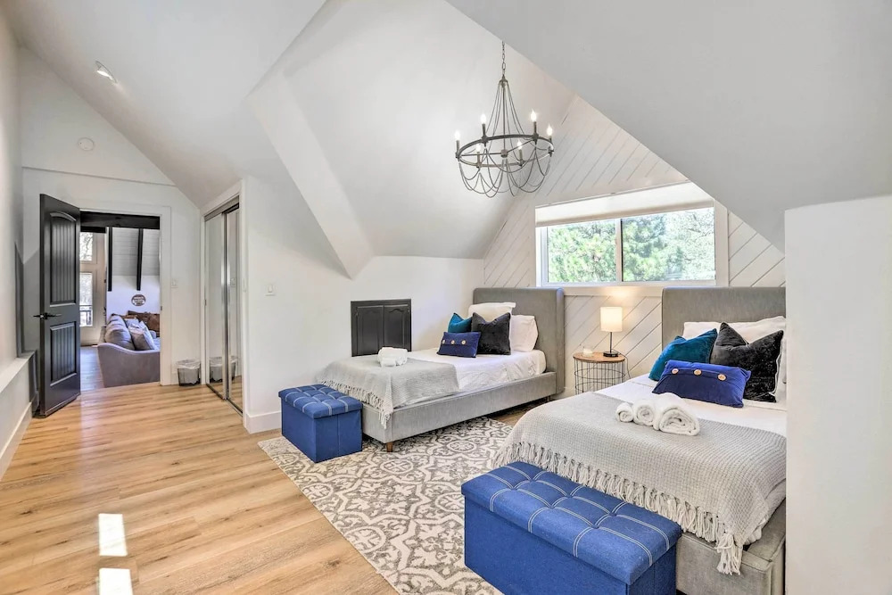 Luxe Timberland Villa w/ Lake Arrowhead Access