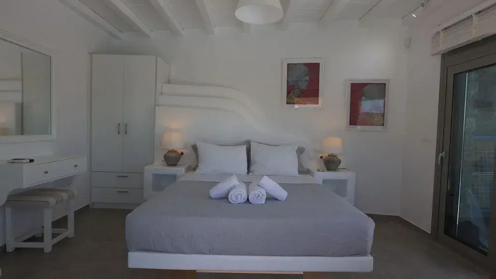 Luxury Villas  by Live&Travel
