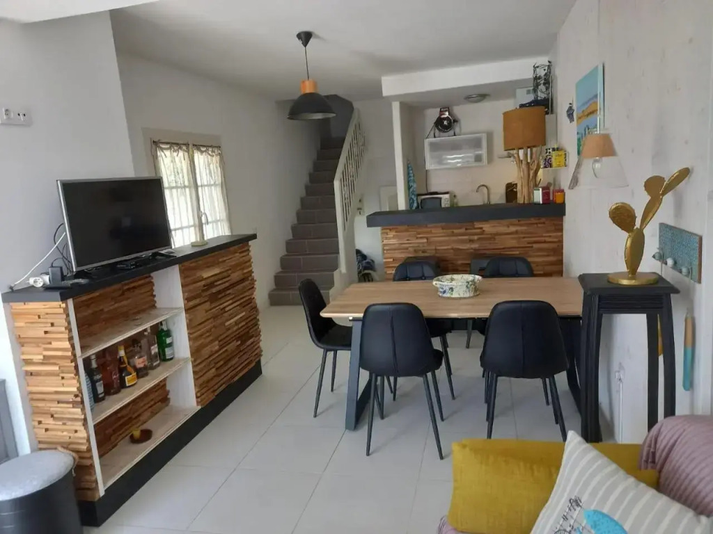 House with free parking, barbeque air conditioning