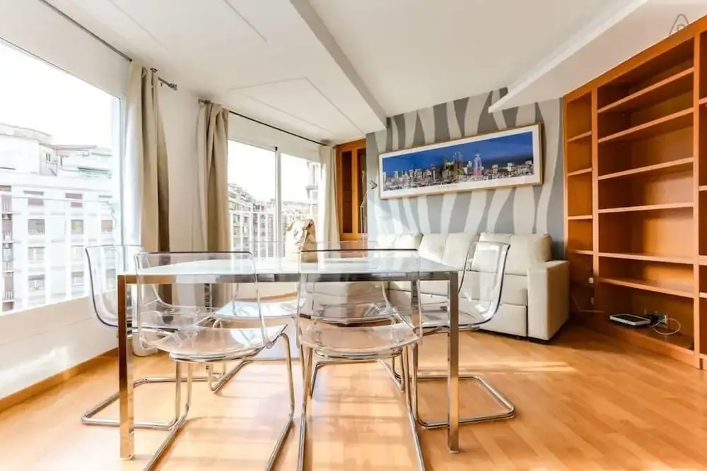 Luminous 2 Bedroom Next to Sagrada Familia