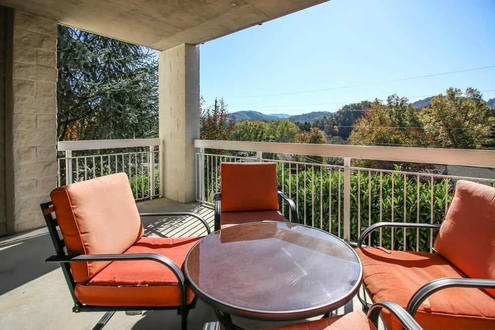 Whispering Pines 513