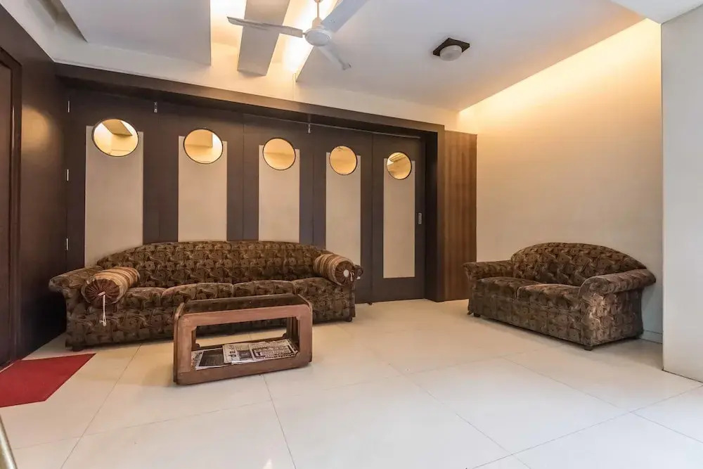 OYO 6833 Hotel Tanish Residency