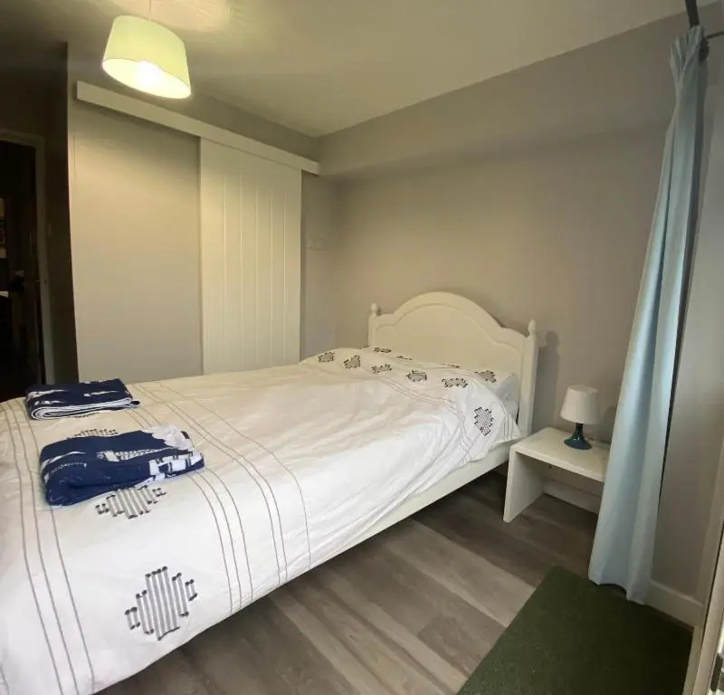 Lovely 3 bed ground floor flat with free parking