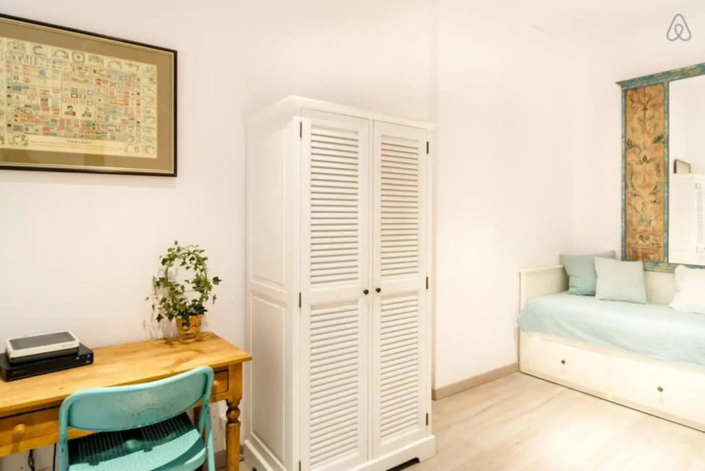 Explore a Walkable Neighborhood around a Comfy Apartment