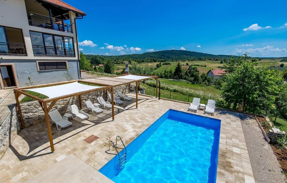 Awesome Apartment in Rakovica With 1 Bedrooms, Wifi and Outdoor Swimming Pool