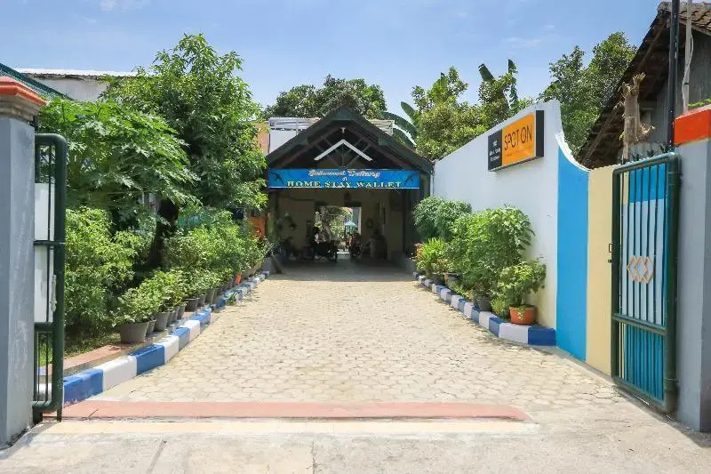 Spot On 2440 Wallet Family Residence Syariah