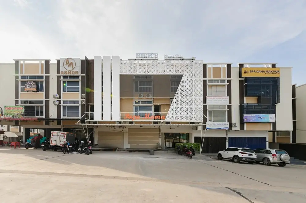 Urbanview near Mall Botania 2