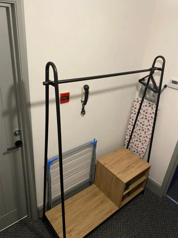 *Central *Studio Flat *Free Parking, Wifi, Netflix