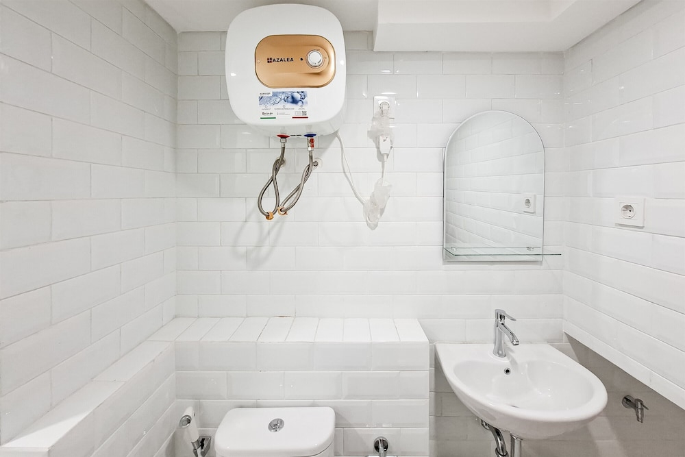 Cozy White Loft Studio At Kingland Avenue Apartment