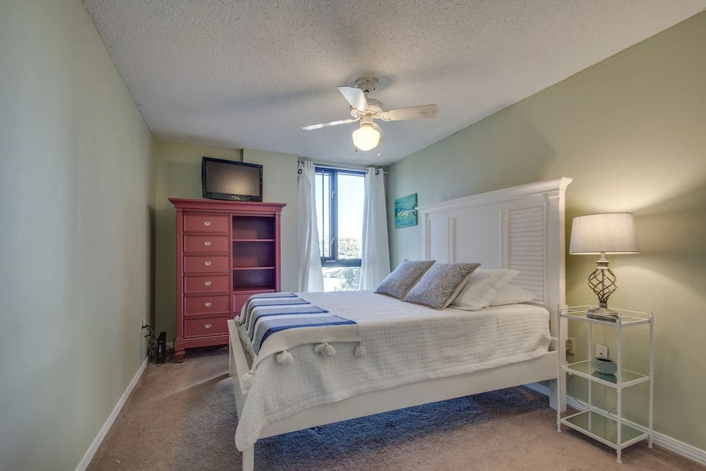 Enclave 202a 2 Bedroom Condo by RedAwning