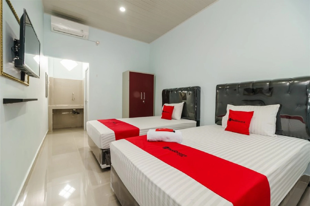 RedDoorz Plus near Palembang Icon Mall 2