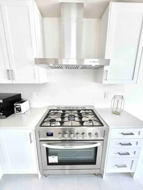 Brand New 5 Bedroom Home in West Niagara