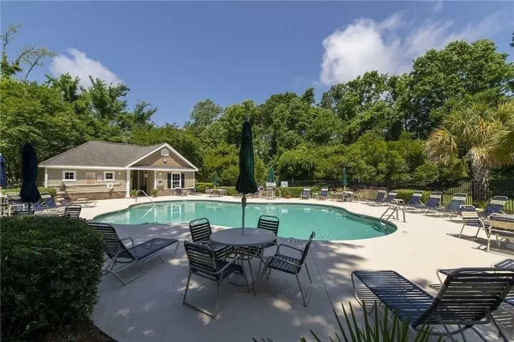 Greenbriar 314 2 Br condo by RedAwning