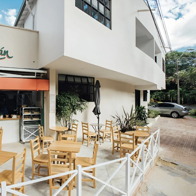 574 Hotel