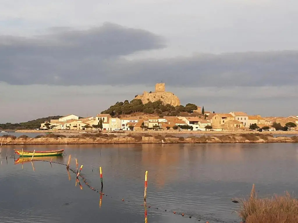 Entre port et village