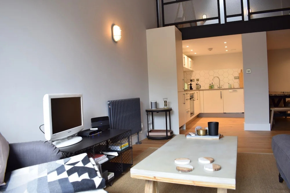1 Bedroom Mezzanine Apartment In Stoke Newington