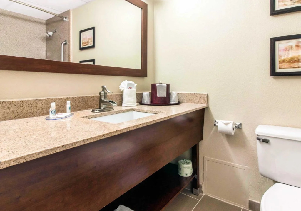 Rodeway Inn Groton - New London