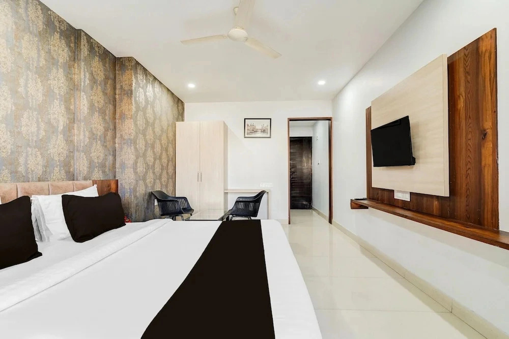 Elite Stays at DLF Newtown
