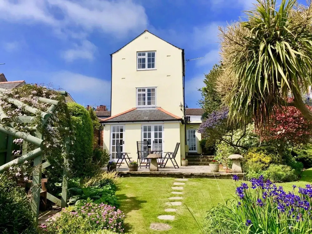 Mulberry 3 bed Cowes Cottage, Solent Views (Sleeps 6)