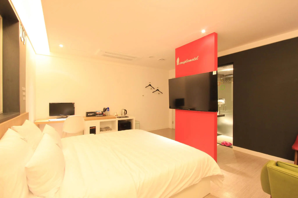Couple Hotel
