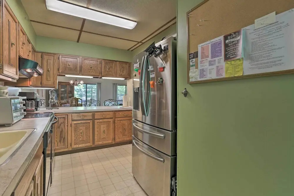 Dog-friendly Lake Ariel Resort Home w/ Deck!