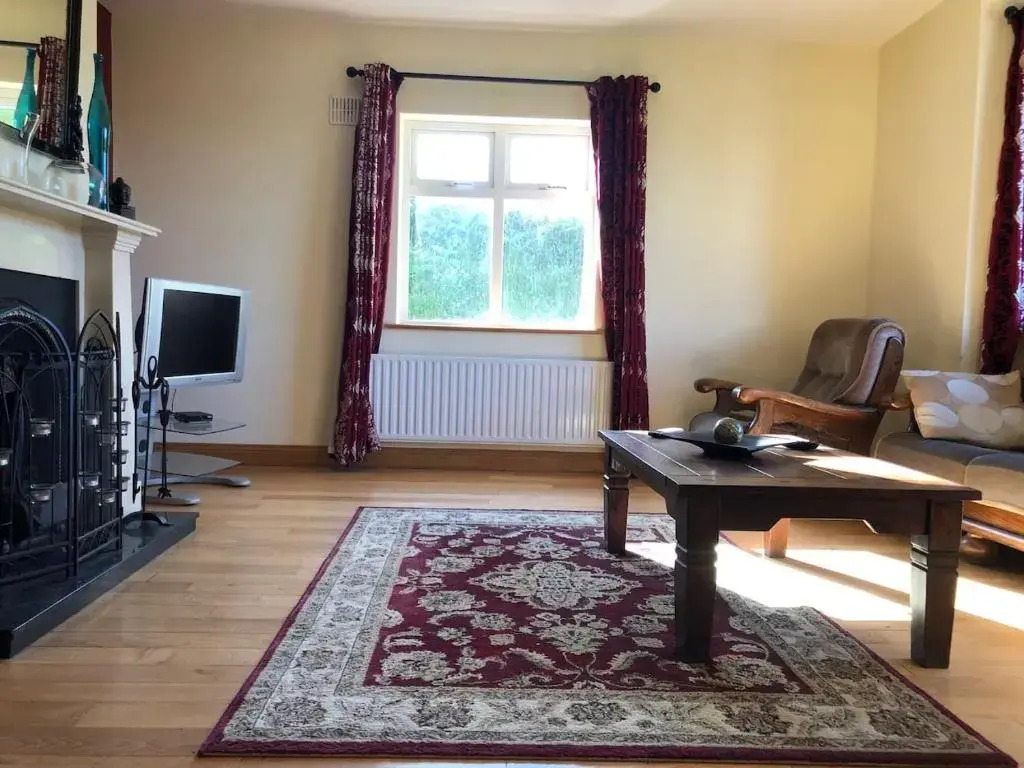 Modern Six Bedroom House Westport