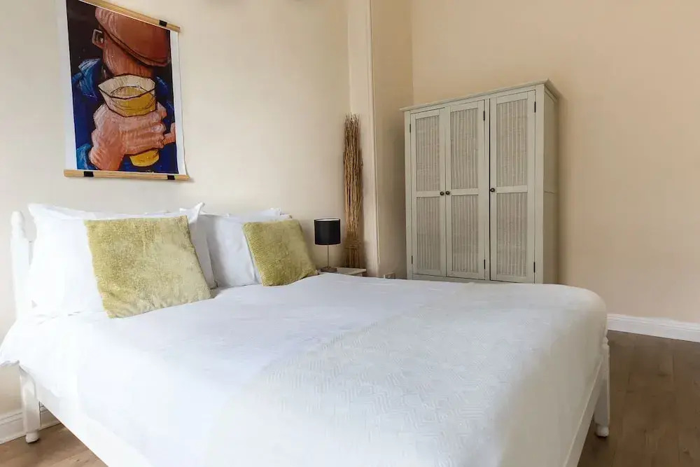 Bright Two BR Period Apartment in Whitechapel