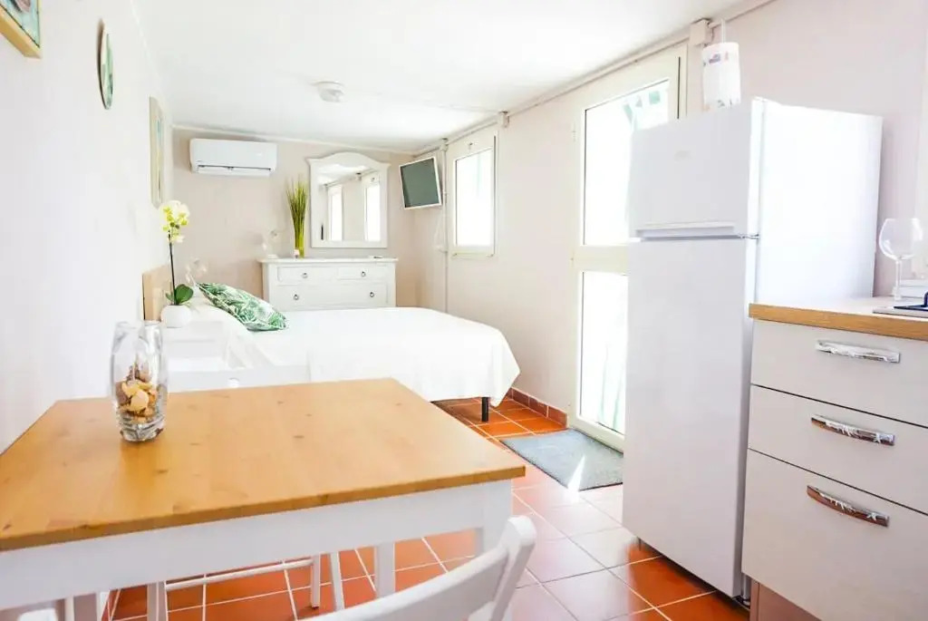 Villa Aurelia - Modern Seafront Studio Apartment