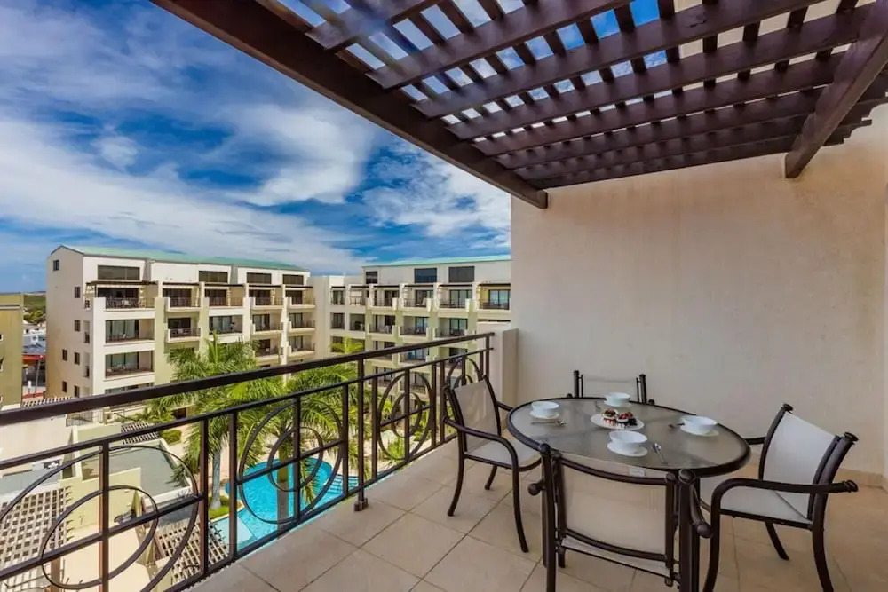 Top Floor Corner Condo w Amazing Views 2BR 3BA